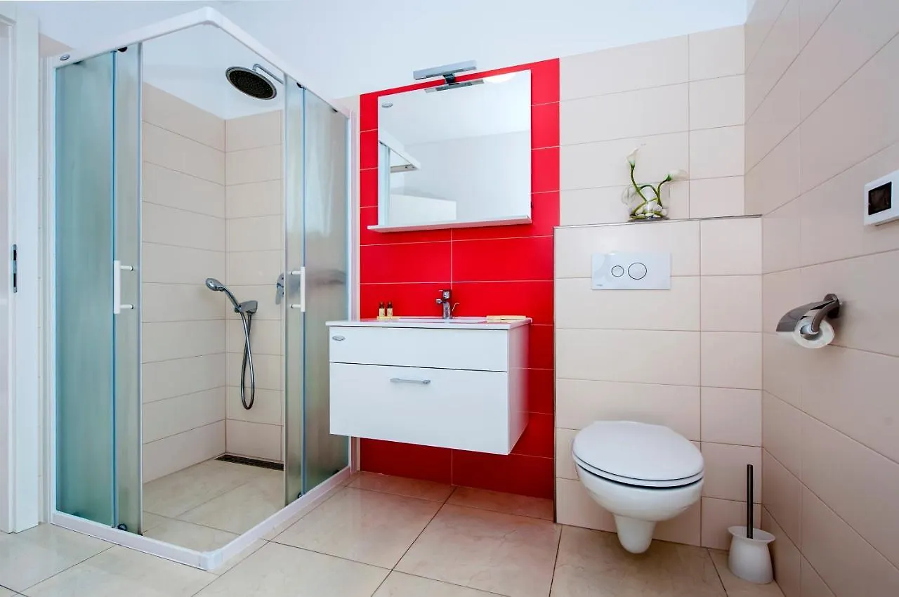Apartments And Rooms Camaiore Rovinj Guest house