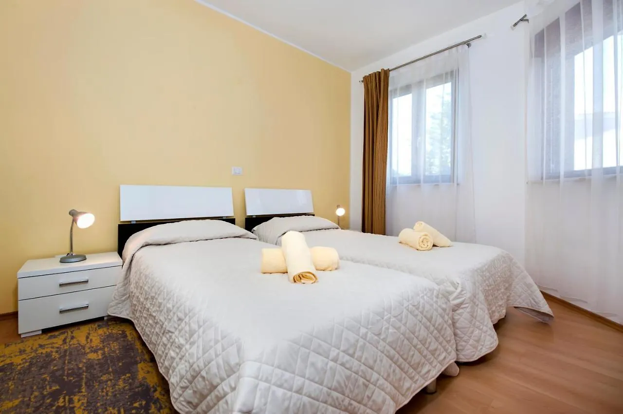 Apartments And Rooms Camaiore Rovinj 4*,