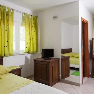 rooms-vesna.hotels-in-trogir.com/