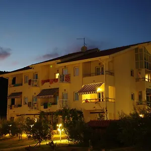 hotel-zlatni-lav.primorje-gorskikotar.com/